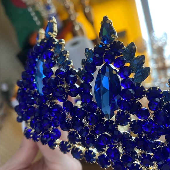 Royal Blue Quince Crown - Picture 5 of 5